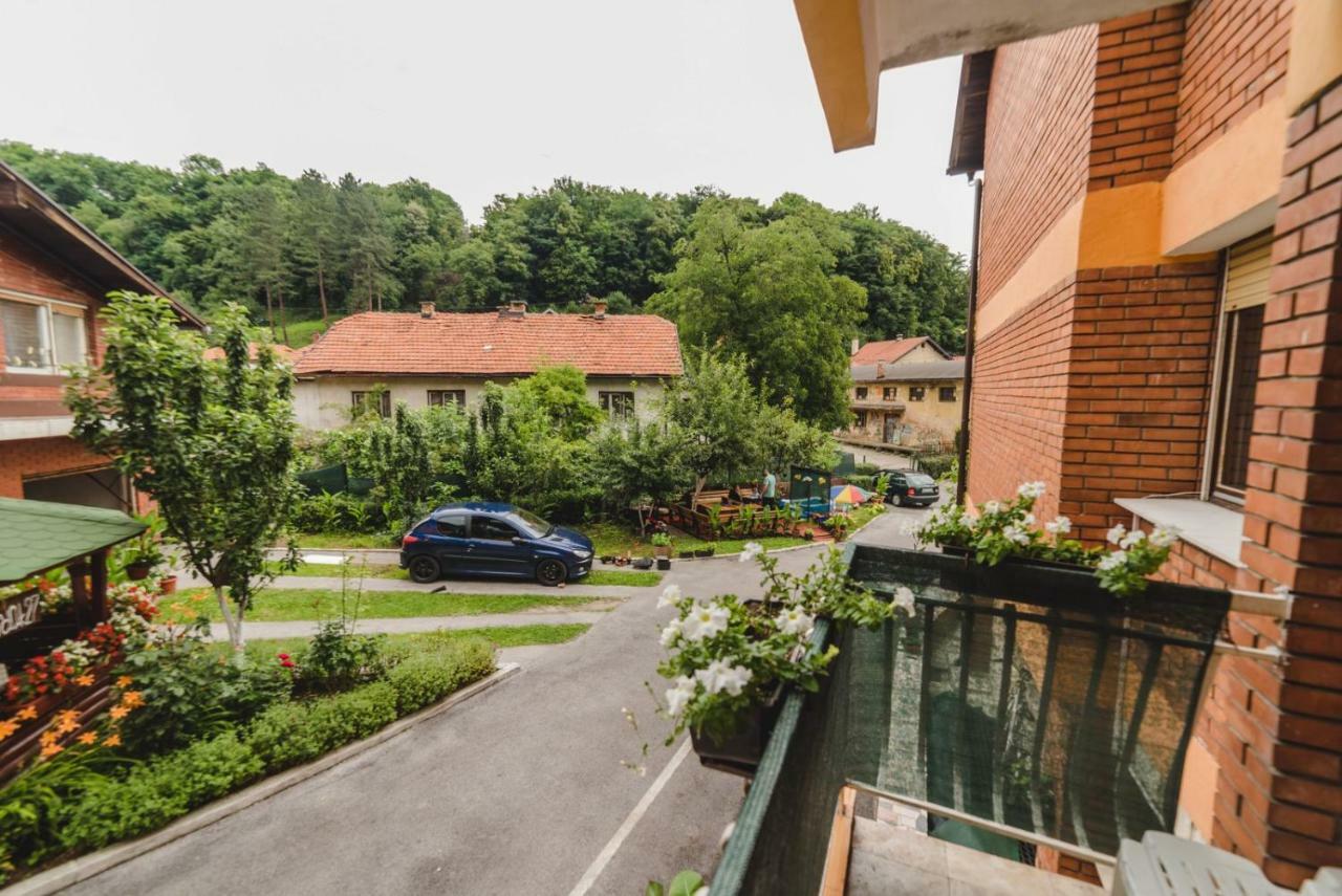 Rooms & Apartment Gh Pasha Tuzla Buitenkant foto
